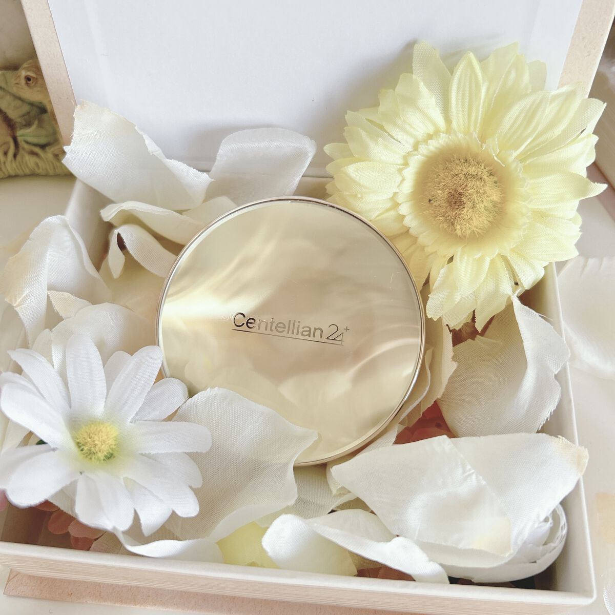 マデカグロウベールカバークッション ケース（ゴールド）/センテリアン24/クッションファンデーションを使ったクチコミ（1枚目）