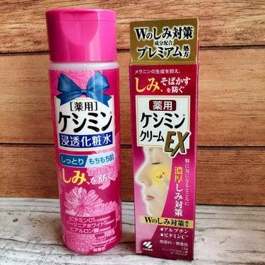 ケシミンクリームEXと浸透化粧水です✨

セットでお得になっていたので少し前に買っていました(o･v･)♪

クリームは私は腕のシミ予備軍の赤いポツポツが気になって、本格的なシミにならないように予防を込