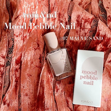 ▶︎ rom&nd 
Mood Pebble Nail
#07 MAUVE SAND



大人気、ロムアンドのネイルカラーを
使ってみました💅♡



◯ スキンケア成分70%以上のファンデ
￣￣￣￣￣￣￣￣￣￣￣￣￣￣￣￣￣￣￣￣￣￣￣
透け感のあるカラーでネイルカラーの液自体も
水っぽい感じです🫧𓂃𓈒𓏸
重ね塗りをしてもヨレにくく
ちゅるんとした仕上がりになります！
ツヤ感のある指先になるので自然と
手がキレイに見せてくれました💅𖤐´-

※写真は２度塗り
速乾性が高いので初心者の方にもオススメです！




◯ 大人かわいいカラー
￣￣￣￣￣￣￣￣￣￣￣￣￣￣￣￣￣￣￣￣￣￣￣
モーブベージュのカラーは
ピンクとベージュで落ち着いた雰囲気なので
職場でもOKだと思います♡♡♡
肌なじみの良いカラーなので年齢問わず
使用できる色味でした‎ ☽⋰







#ロムアンド#ロムアンド_ネイル #セルフネイル#セルフネイル_冬 #大人かわいい#rom&nd#rom&nd_ネイル #ネイルカラー#ネイルケア #ネイルポリッシュ  #あざとピンク の画像 その0