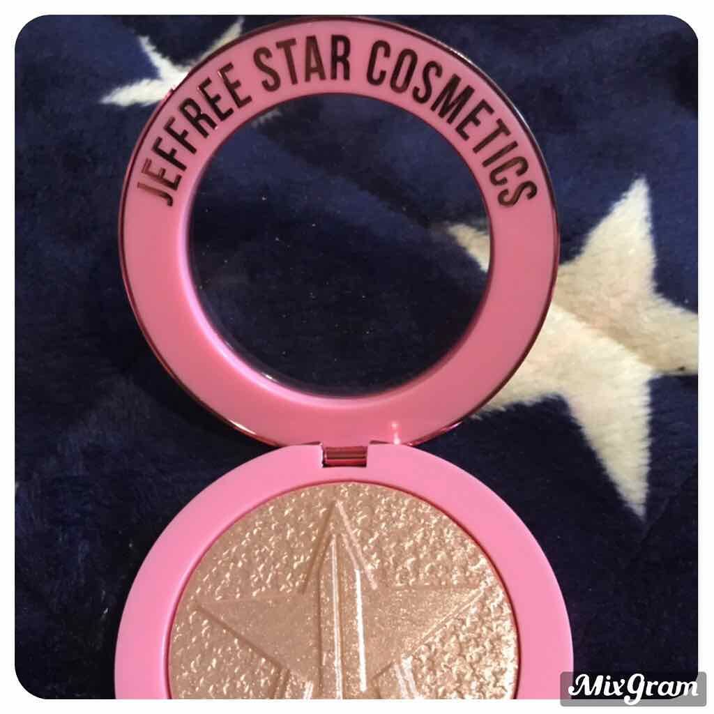 Jeffree star supreme frost/Jeffree Star Cosmetics/パウダーハイライトを使ったクチコミ（2枚目）