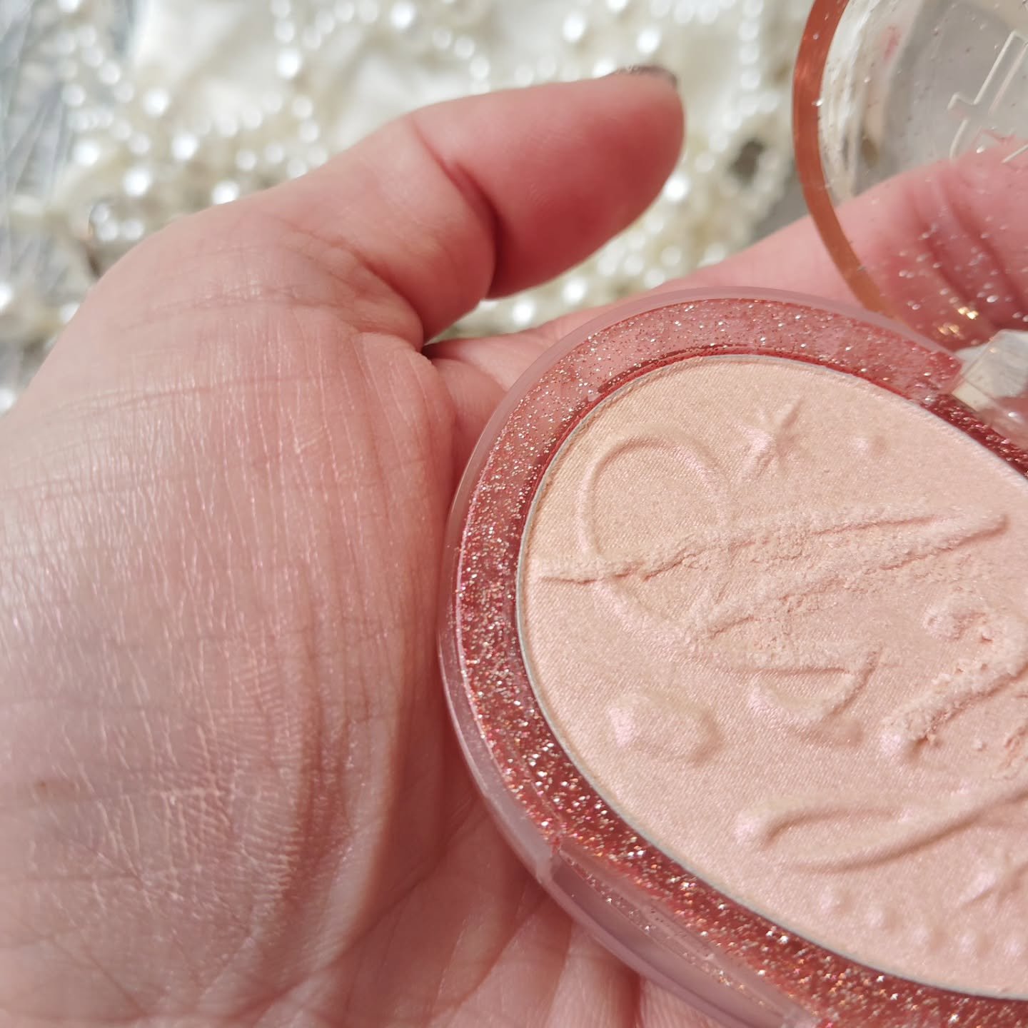 フィー グリッツストーンハイライター/fwee/パウダーハイライトを使ったクチコミ（3枚目）