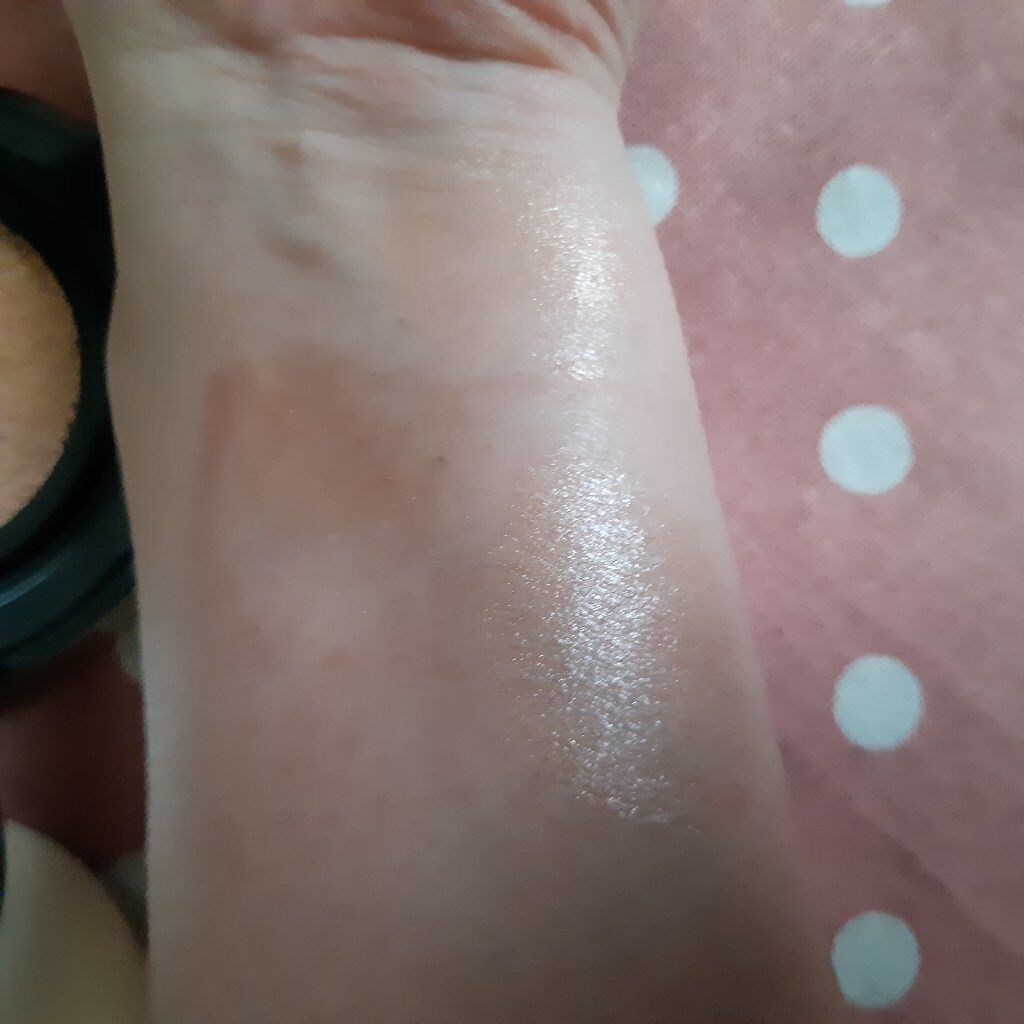 アンクル ド ポー ルクッション ゴールドラッシュ ハイライター/YVES SAINT LAURENT BEAUTE/リキッドハイライトを使ったクチコミ（3枚目）