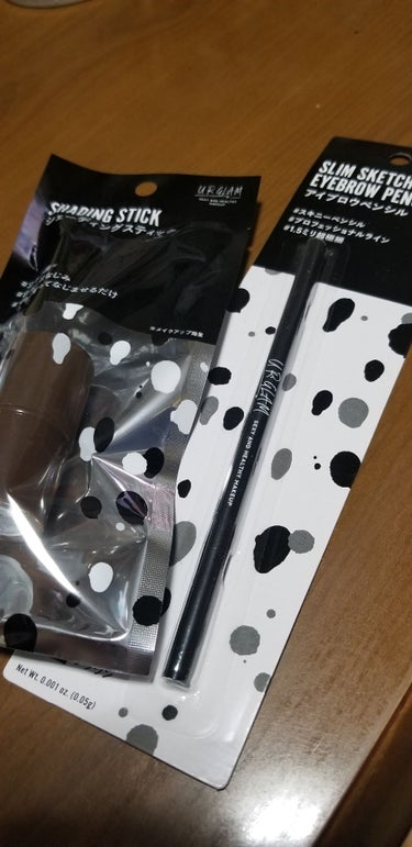 またも気になったものを買いました！
#100円シリーズ 

DAISO U R GLAM
◆シェーディングスティック 01
#立体小顔 #自然な肌なじみ #サッと塗ってなじませるだけ

◆アイブロウペン