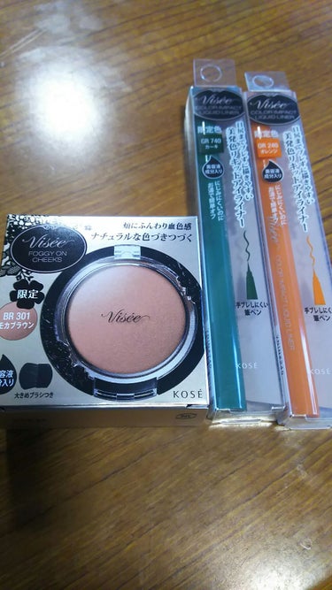 限定商品です😊
チークは、モカブラウンとは珍しいし、チークですよ～ってなると、おばちゃん大変だから、なるべく薄くチークしてるんですが、やっぱりチークです！なるから
この色味は？と思って買ったけど、ドスト