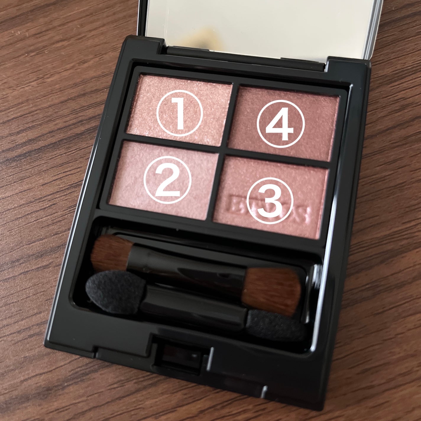 ミネラルクラッシィシャドー/エトヴォス/アイシャドウパレットを使ったクチコミ(3枚目)