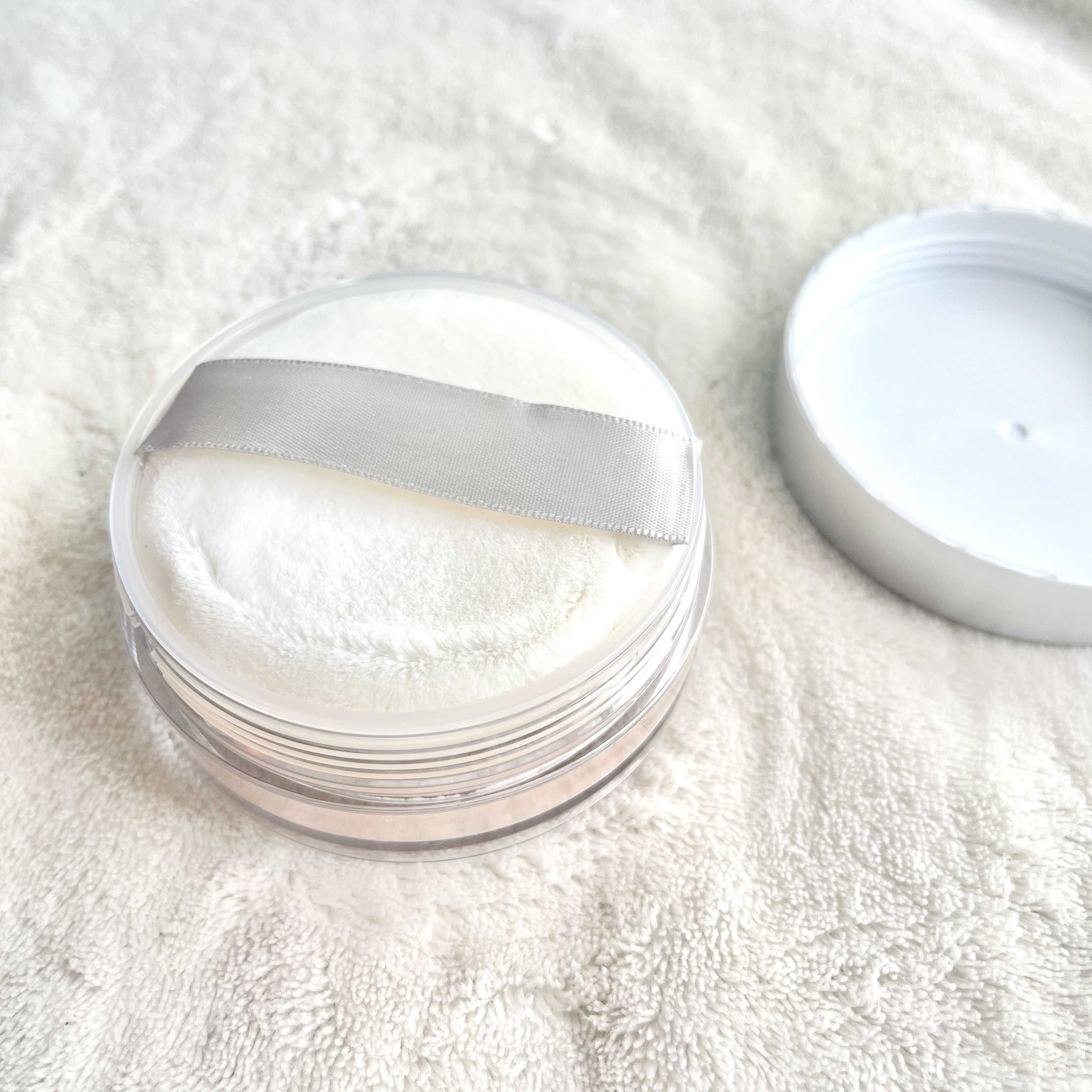 スージー エキスパート マイクロエアリーパウダーＦ/SUSIE N.Y./ルースパウダーを使ったクチコミ（2枚目）