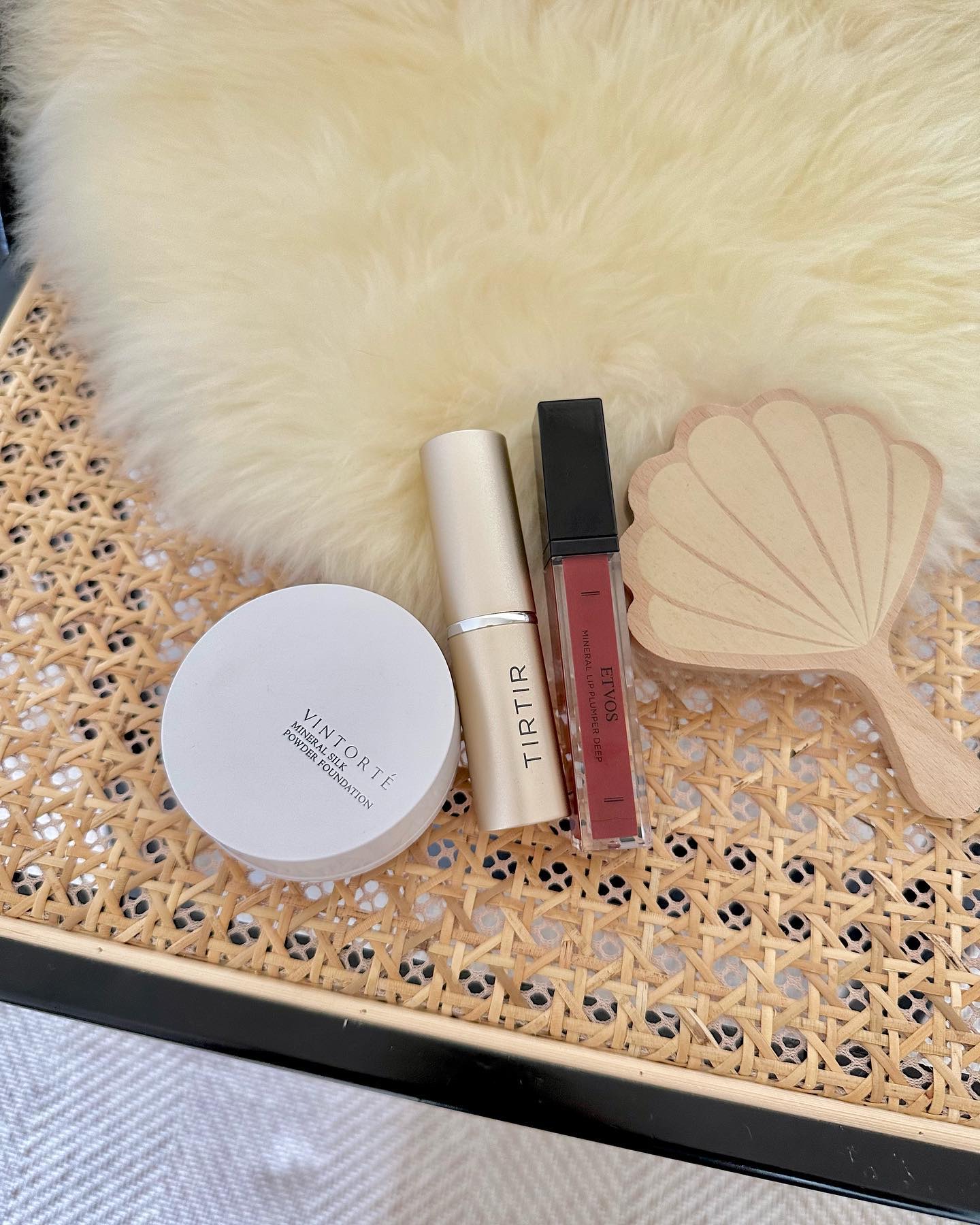 ミネラルシルクファンデーション（ケース・パフ付）/ヴァントルテ/パウダーファンデーションを使ったクチコミ（3枚目）