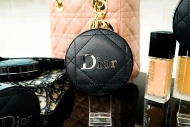 番号　03

Dior　ディオールスキン フォーエヴァー クッション


・価格　7500円＋税

価格は正直高いです。レフィルだけなら5000円。ですがやっぱり継続して買うとしても学生さ