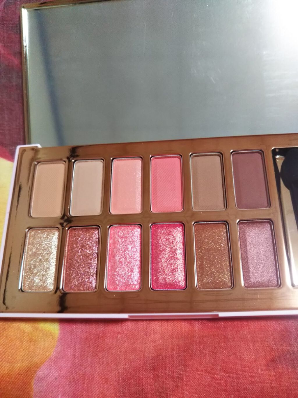 バレンタインボックス3ローズモーメント/VAVI MELLO/アイシャドウパレットを使ったクチコミ(2枚目)