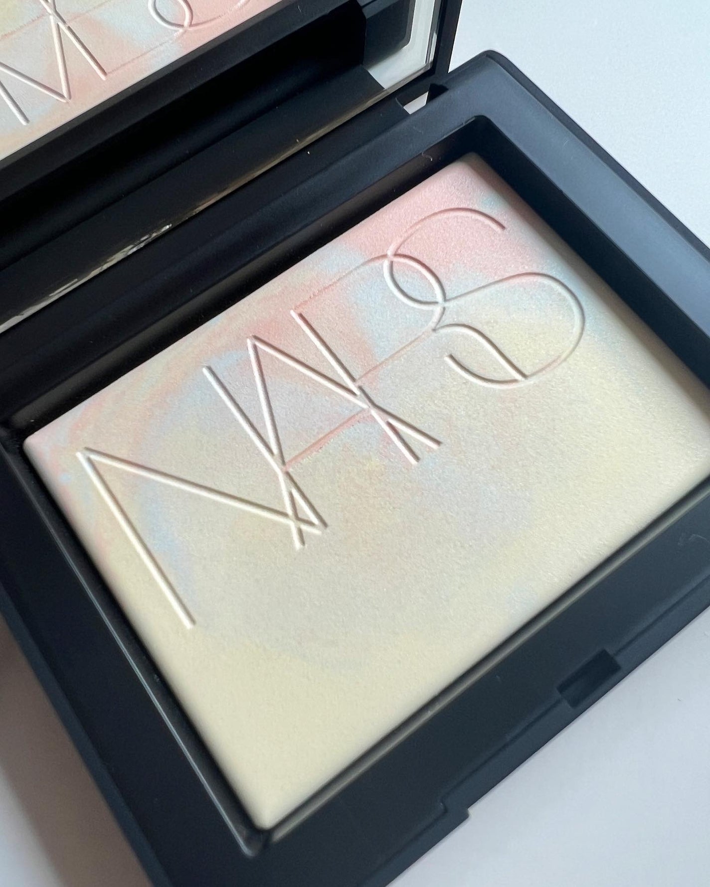ライトリフレクティング プリズマティックパウダー/NARS/プレストパウダーを使ったクチコミ(2枚目)