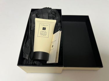 Jo MALONE LONDON ピオニー ＆ ブラッシュ スエード ハンド クリームのクチコミ「会社のスタッフの皆さんから頂きました！
お値段が高級なので、なかなか自分では手が出せないハンド.....」（1枚目）