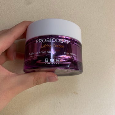 《BIOHEAL BOH PROBIODERM Lifting Cream》

ランキングで上位にあったので買ってみました！
韓国で人気のフェイスクリームです。
クリームは硬めのクリームで、保湿力が凄い