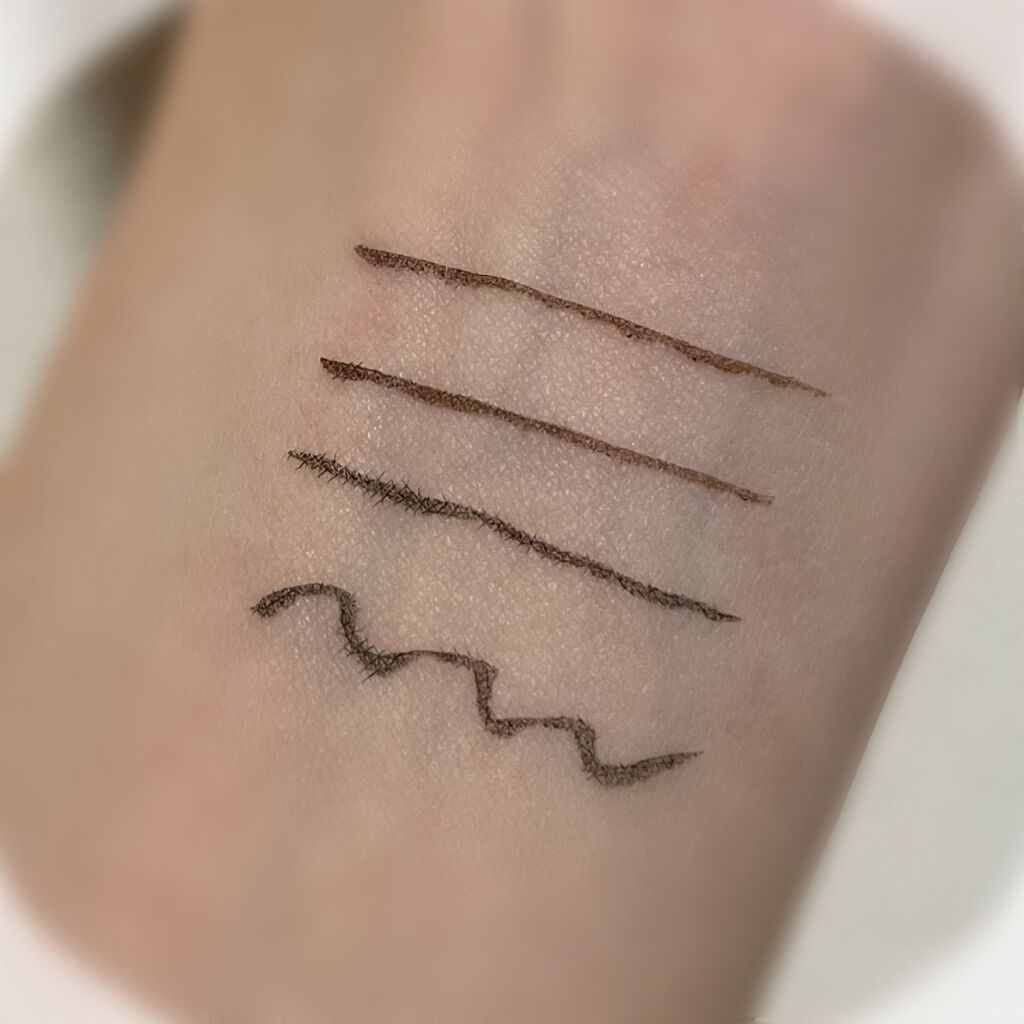 「密着アイライナー」ショート筆リキッド/デジャヴュ/リキッドアイライナーを使ったクチコミ(3枚目)