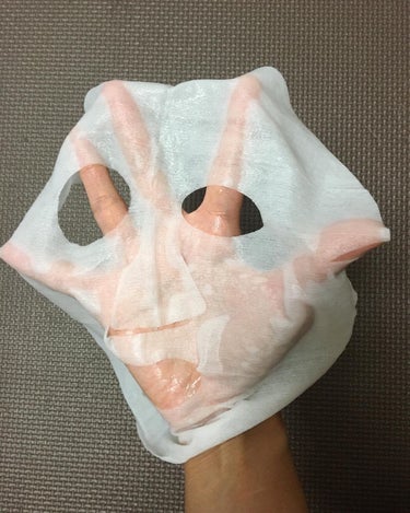 リア on LIPS 「リハウ　モイストリペアマスク使ってみました。マスクに美容液がひ..」（4枚目）