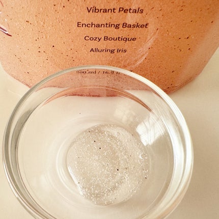 スクラブボディウォッシュ フラワーマーケット ホワイトチューリップ/LUV SCENT/ボディスクラブを使ったクチコミ(2枚目)