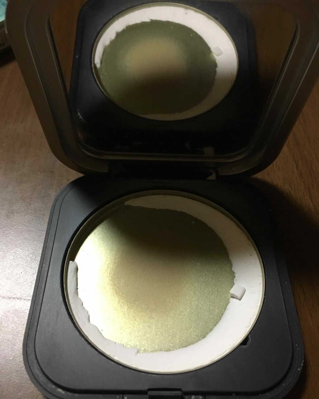 ステージ パフォーマー インビジブル パウダー/shu uemura/プレストパウダーを使ったクチコミ（1枚目）