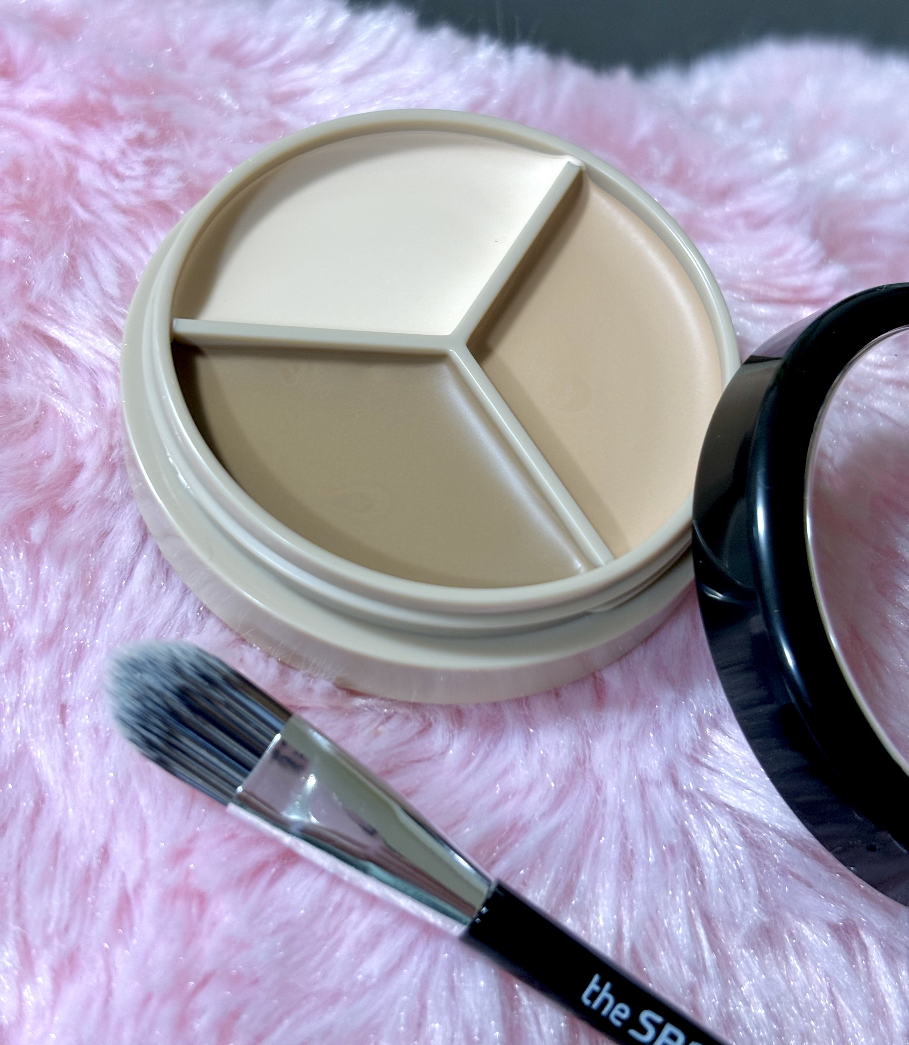 カバーパーフェクション トリプル ポット コンシーラー 02 コントゥアベージュ/the SAEM/パレットコンシーラーを使ったクチコミ（3枚目）