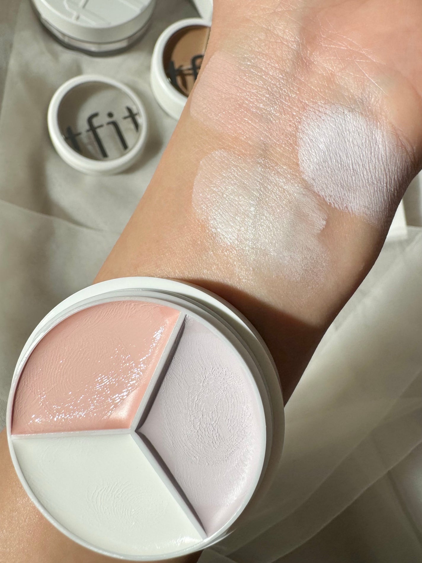 chia♥ on LIPS 「˗ˋ𝐓𝐅𝐈𝐓バズりコンシーラー新色ˊ˗カバーアッププロコンシー..」(2枚目)