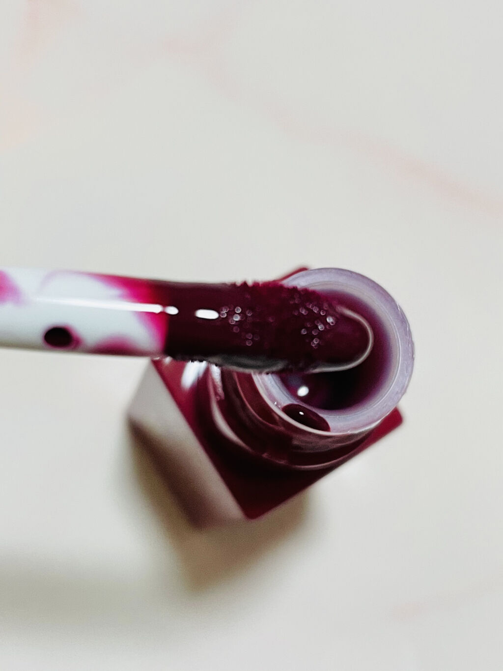 コンフォート リップオイル インテンス 02 インテンス プラム(限定カラー)/CLARINS/リップグロスを使ったクチコミ（2枚目）