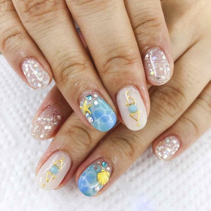 pipi on LIPS 「pipi'sNail忘備録.ブルーと透けホワイトとクリアの上に..」(1枚目)