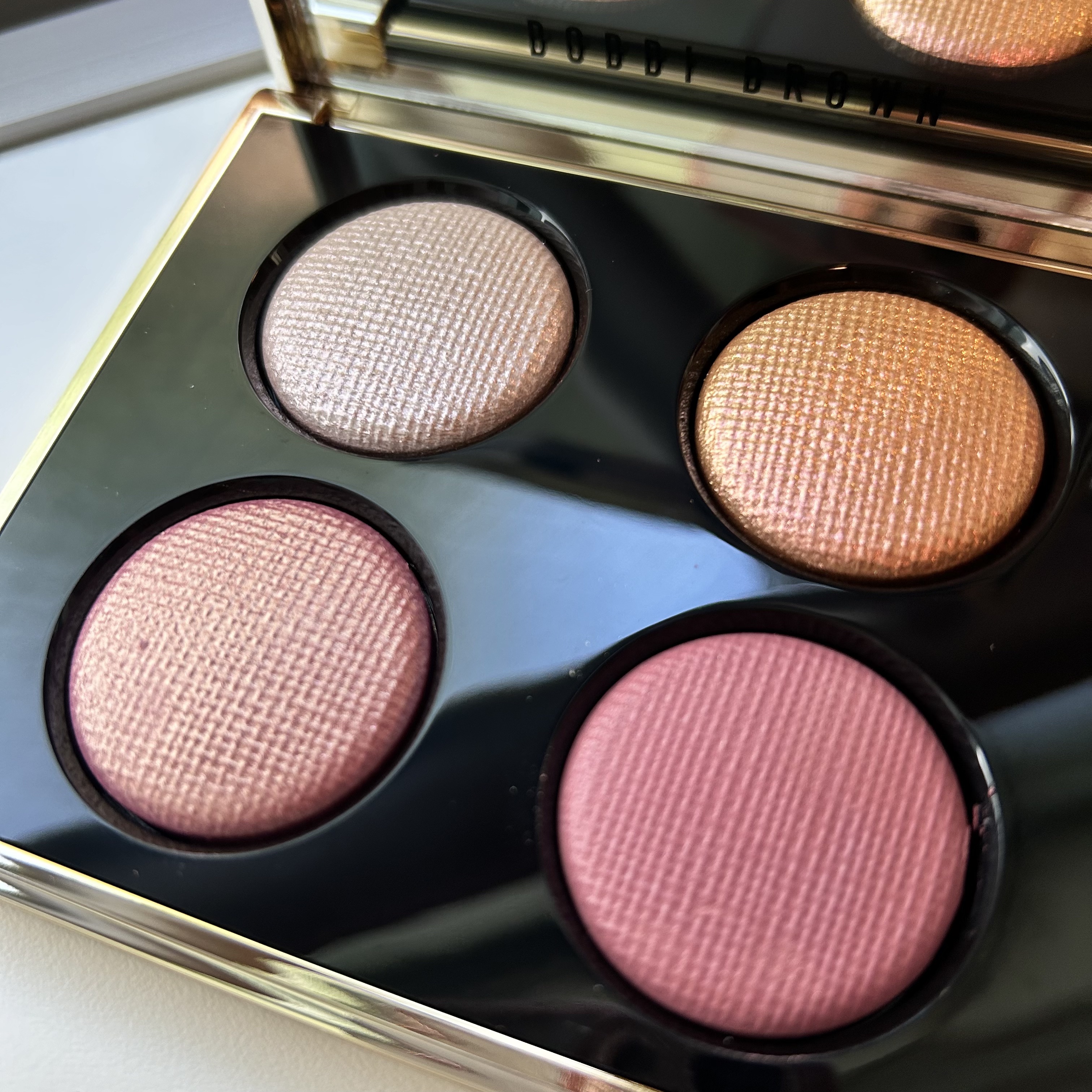 リュクス アイシャドウ クォード グロウ ウィズ ラブ コレクション/BOBBI BROWN/アイシャドウパレットを使ったクチコミ（3枚目）