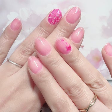 もふ🐰 on LIPS 「自爪塗り替え🌸左手の桜🌸見えますか？？頑張ったので可愛く見えて..」（1枚目）