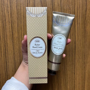 SABON【バターハンドクリーム】デリケート・ジャスミン🤎

いい香りすぎる🥺
保湿力あって良き

買ったものは75ml で大きめなので
持ち歩きには向いてないかな


#ハンドクリーム 
#バタークリ