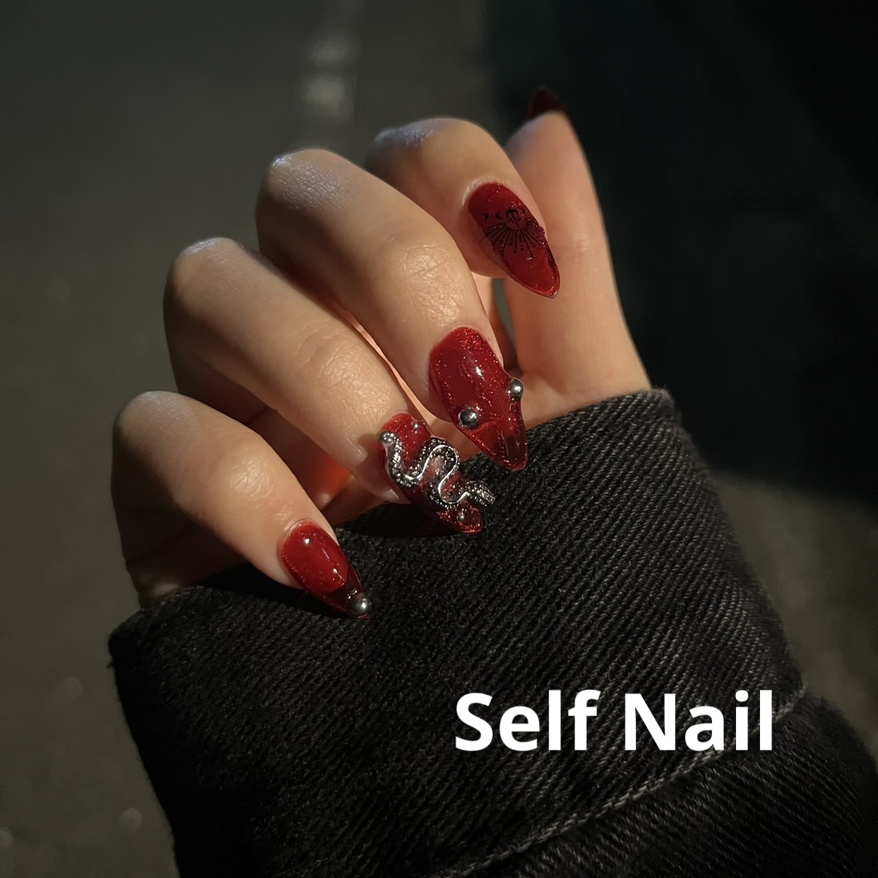 これマジで可愛くない？😭赤マグネットなの❤️
こちらもお好きなパーツ載せ載せして(いつも通り)
完成なのでとっても簡単です✨

#セルフネイル