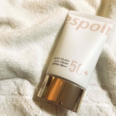 espoir ウォータースプラッシュサンクリーム
SPF50+ PA+++
クチコミで気になっていたespoirの下地を購入。
ツヤ肌大好きなので、なぜもっと早くに買わなかった？！と叫びたくなったコスメ