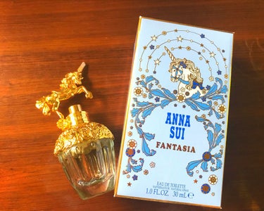 ANNA SUIの香水です🦄🌙💜*
初めての香水紹介💕💕
この香水はプレゼントでもらいました👍😀
ユニコーンで可愛いです！！匂いは甘ったるくて少しピリッと香る柑橘系の匂いがします
パケ買いにもオススメな