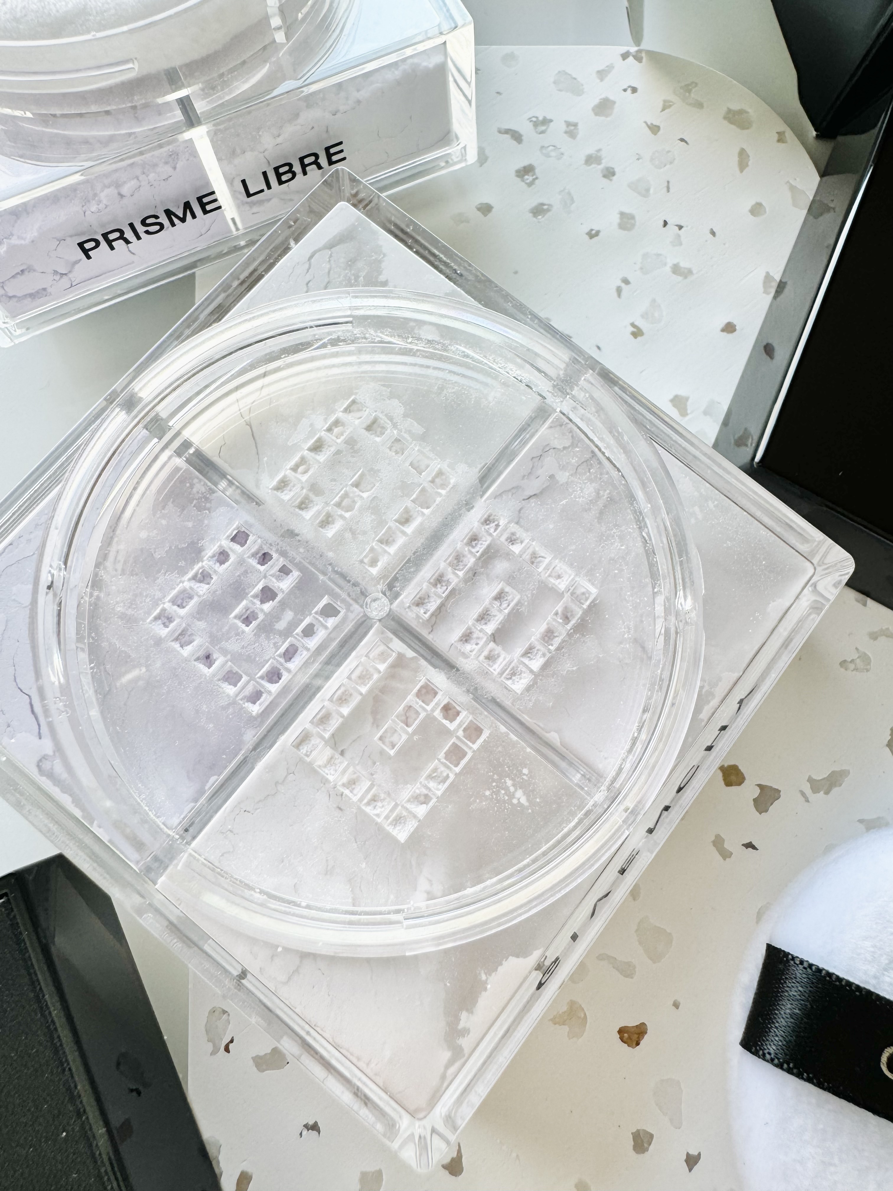 プリズム・リーブル/GIVENCHY/ルースパウダーを使ったクチコミ（2枚目）