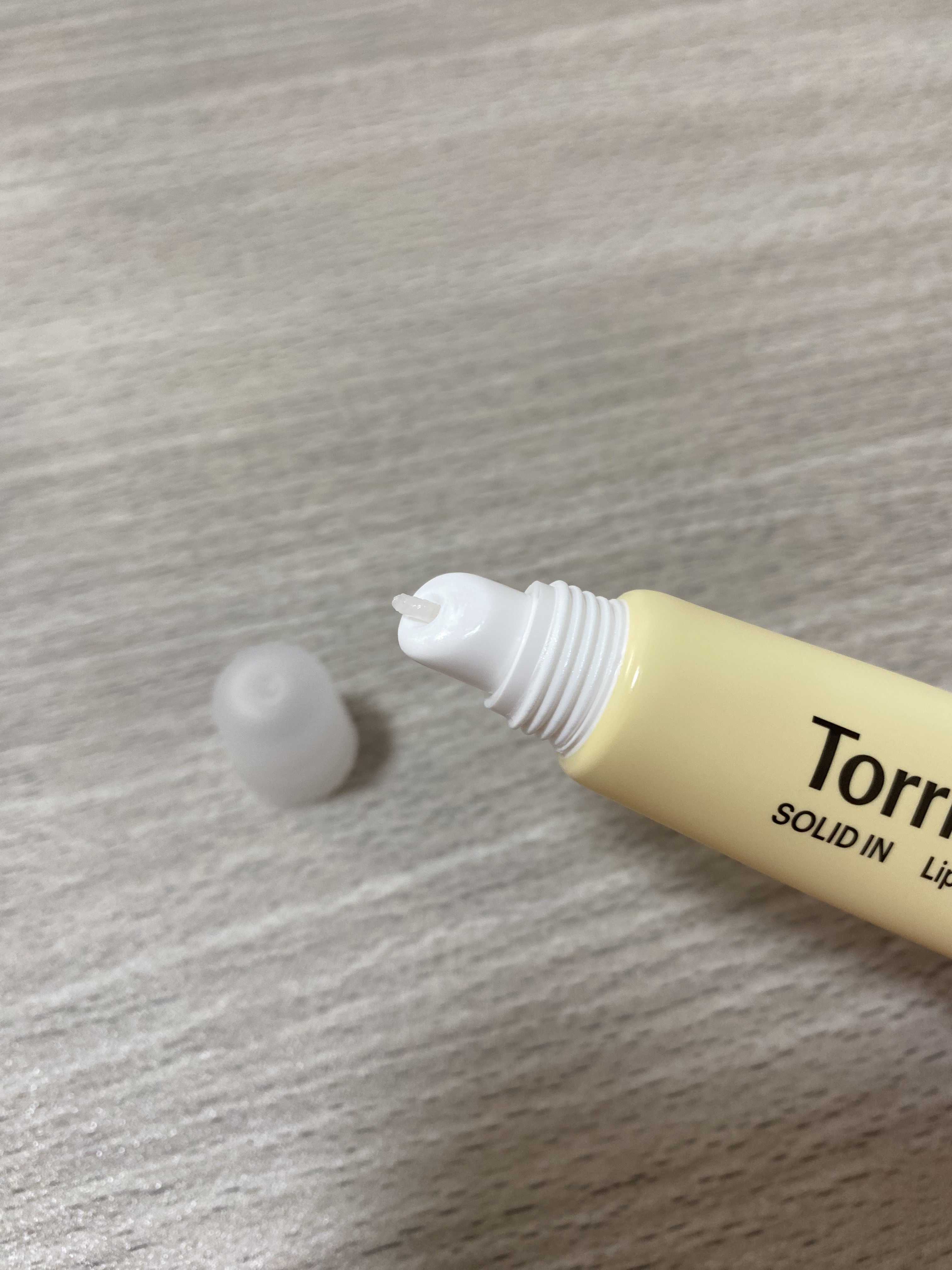 ソリッドイン リップエッセンス/Torriden/リップ美容液を使ったクチコミ（2枚目）