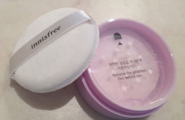 ノーセバム　ミネラルカラーパウダー　 01 バイオレット（旧）/innisfree/ルースパウダーを使ったクチコミ（2枚目）