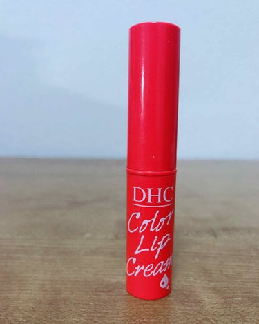 DHC の 濃密うるみカラーリップクリーム ✨

とりあえず めっちゃいいです♪（笑）

色はルージュカラー
とても潤い、また 色っきもよく、学校に毎日して行ってました💕

長時間には向いてないので 何