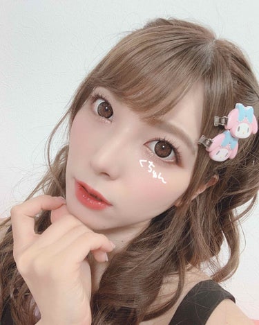 
量産型ヲタクメイク💄

カラコン→ロイヤルレンズ/ビックチョコ
ファンデーション→エスティーローダー
アイシャドー→clio／ピンク
リップ→3ce/レッド

ポイントは
肌はマット系
全体的にピンク