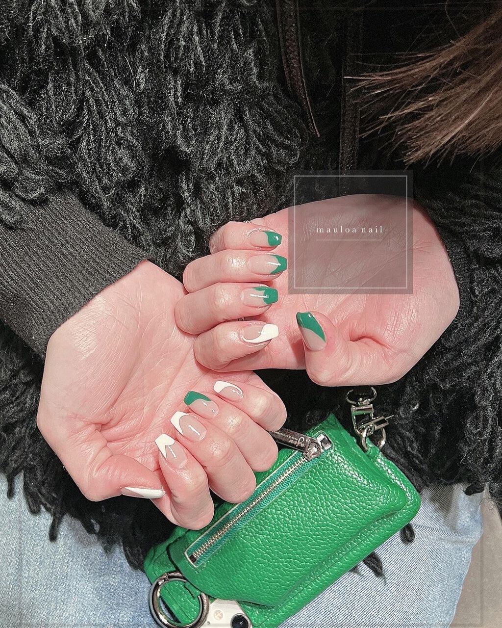 #緑ネイル,#ネイル,#アートネイル,#冬ネイル,#ミラーアートネイル,#リングネイル,#うねうねネイル,#ジュエリーネイル,#ミラーネイル,#手書きアートネイル,#ハートネイル,#パーツネイル,#ミラーネイル,#シルバーアクセネイル,#冬ネイル,#天王寺ネイルのネイルデザイン