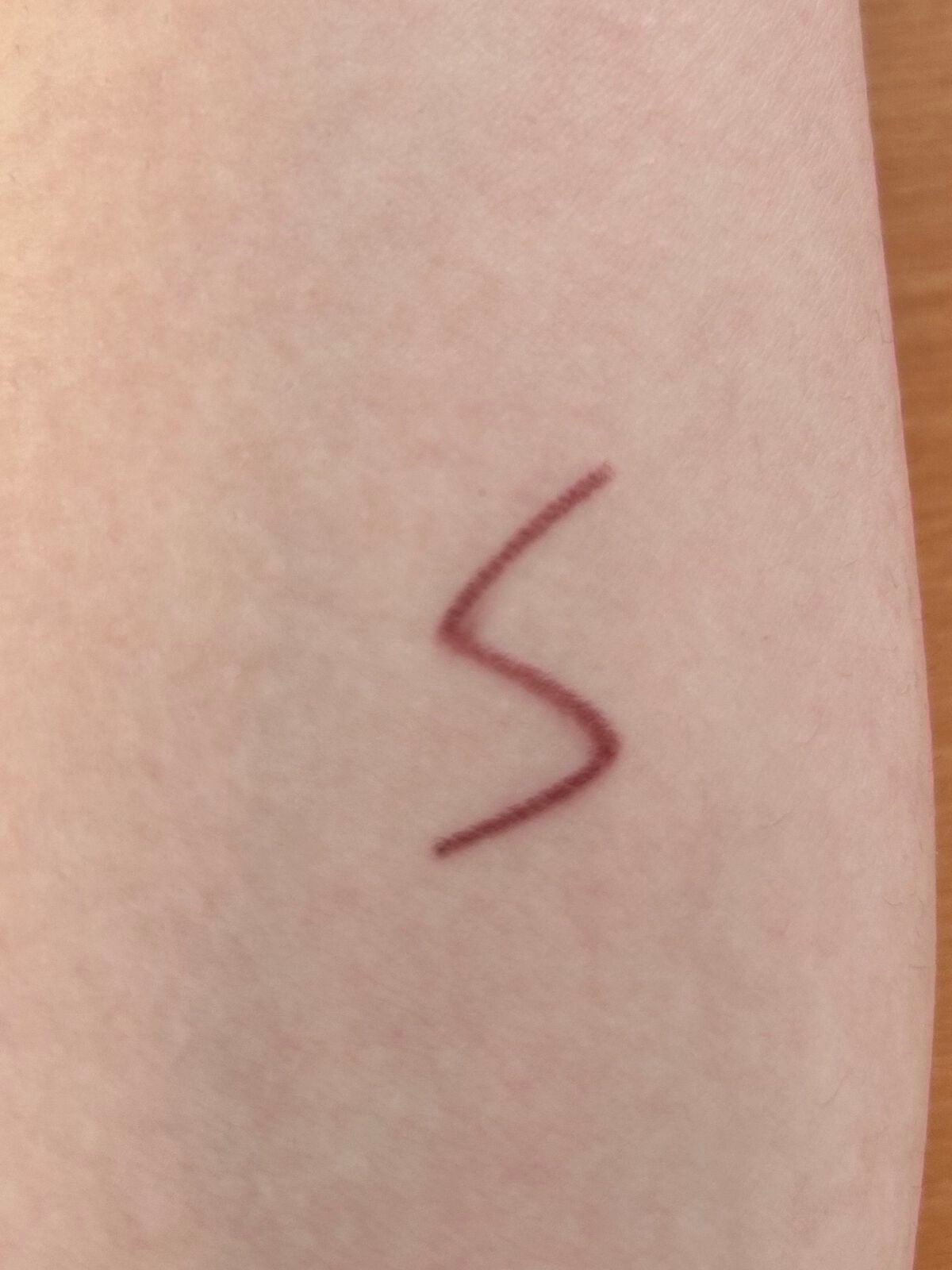 「密着アイライナー」極細クリームペンシル/デジャヴュ/ペンシルアイライナーを使ったクチコミ(2枚目)