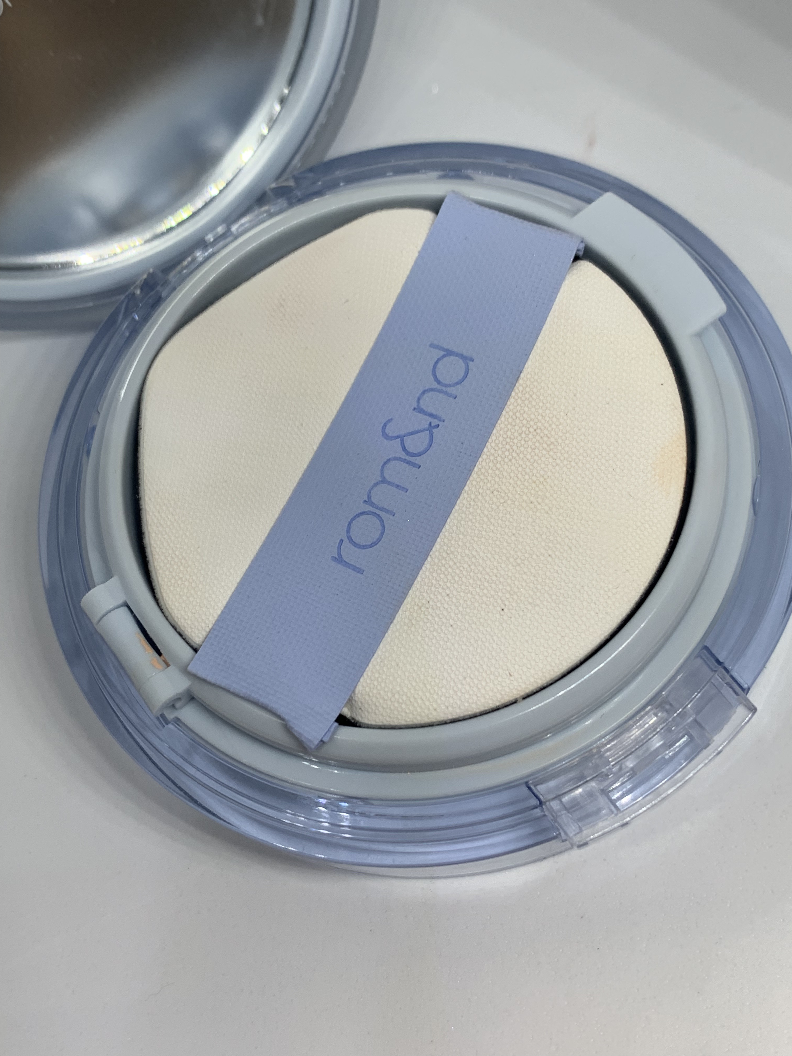 ベアウォータークッション 01 ポースリン17/rom&nd/クッションファンデーションを使ったクチコミ（3枚目）