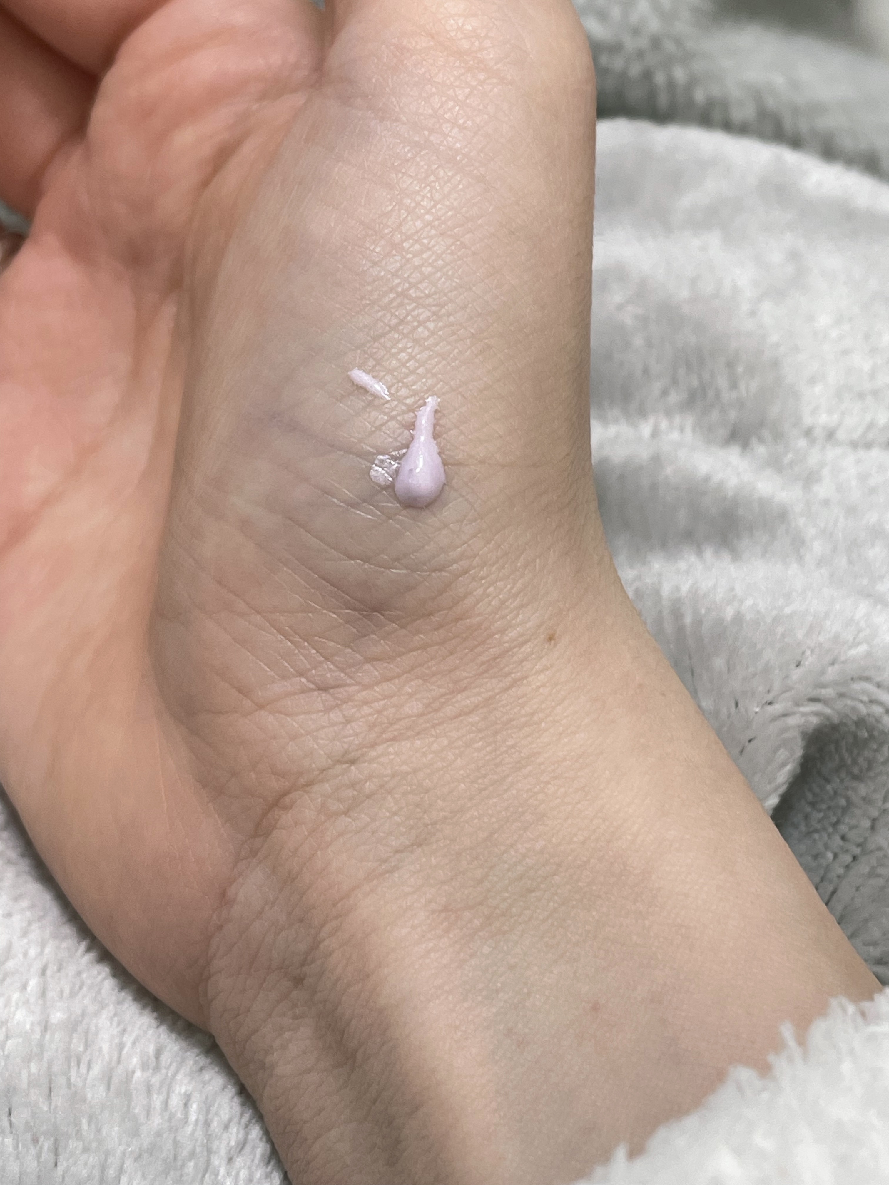 ジルスチュアート　イルミネイティング セラムプライマー 02 EX cherry aurora lavender ＜ミッドナイトチェリー＞（限定色）/JILL STUART/化粧下地を使ったクチコミ（2枚目）