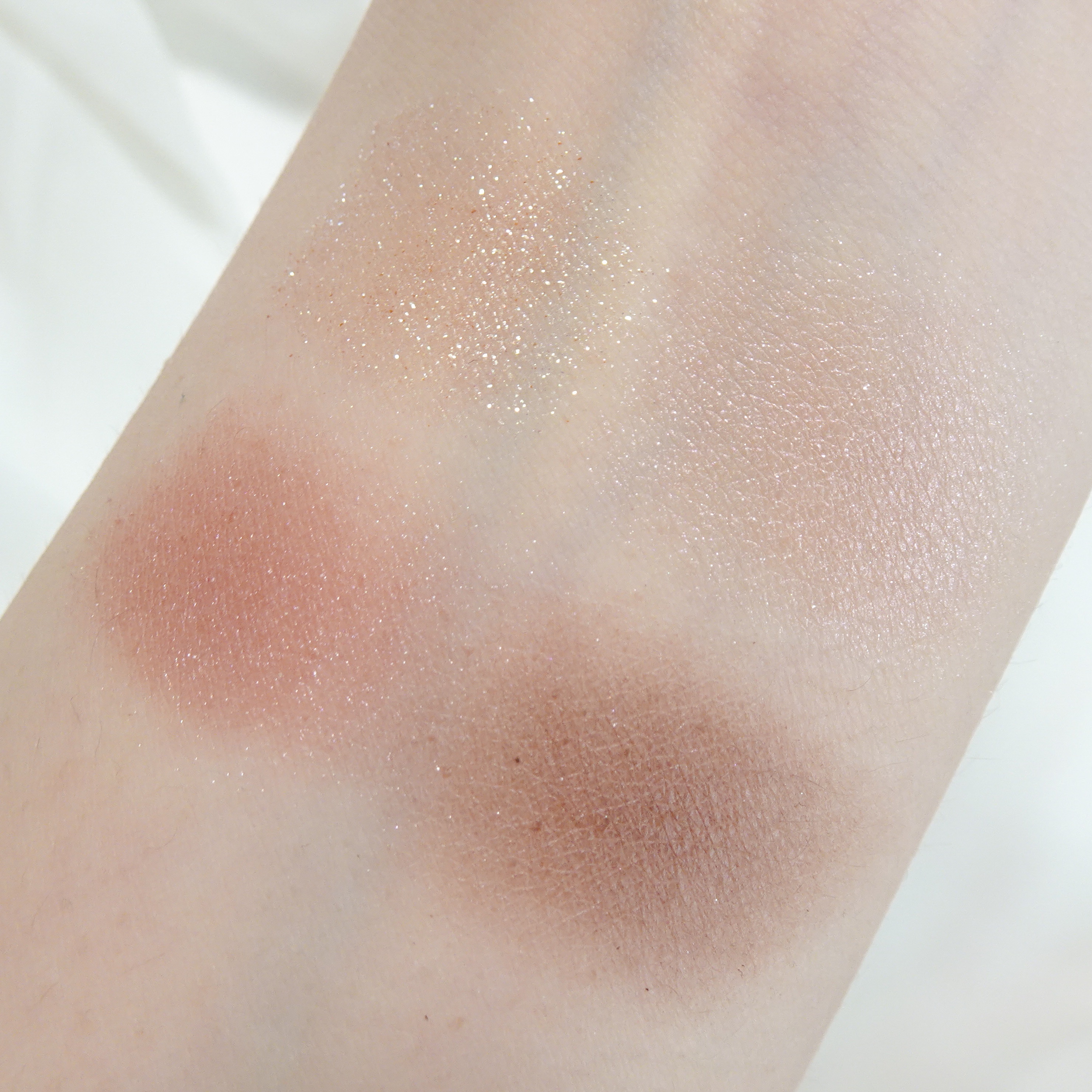 レブロン ダズル アイシャドウ クアッド/REVLON/アイシャドウパレットを使ったクチコミ（3枚目）