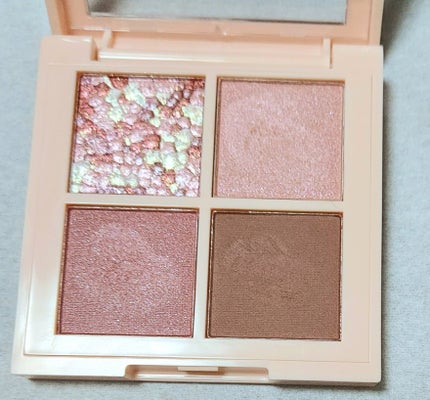 レブロン ダズル アイシャドウ クアッド/REVLON/アイシャドウパレットを使ったクチコミ(1枚目)