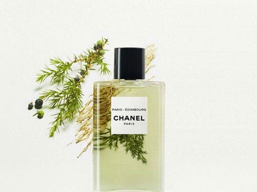 CHANEL
レ ゾー ドゥ シャネル パリ エディンバラ オードゥ トワレット

一言でいうなら「切りたての木の断面みたいな香り」
木の香りに、フワッと控えめにレモン🍋等のシトラスが香っていますが
メ