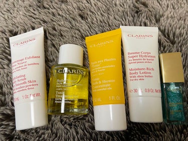 CLARINS ボディ フィットのクチコミ「去年出会ったクラランスボディ フィット基本は暖かい季節なってから使っているのですが、クリスマス.....」（3枚目）