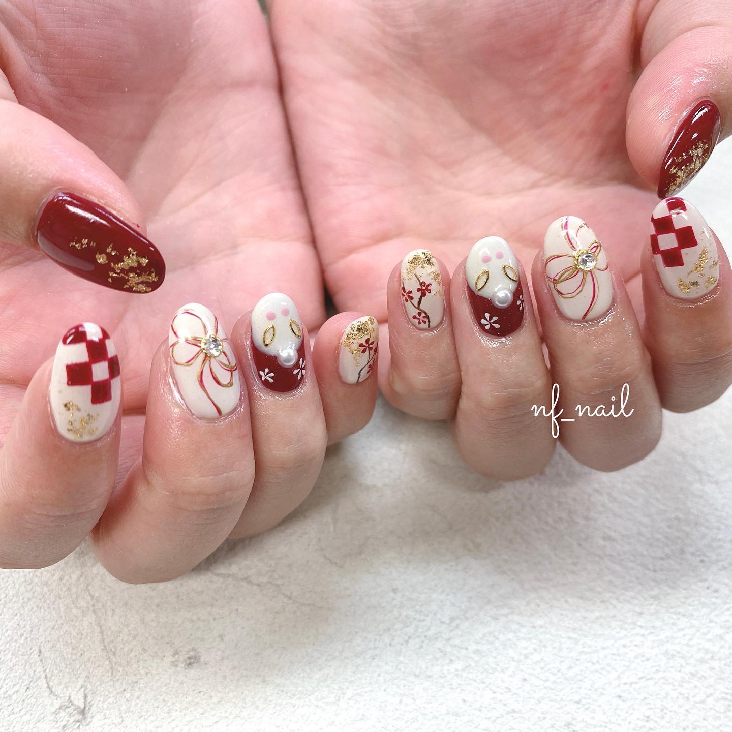 #ネイル,#ジェルネイル,#ニュアンスネイル,#キラキラネイル,#大人ネイル,#秋ネイル,#冬ネイル,#お正月ネイル,#正月ネイル,#和柄ネイル,#和ネイル,#卯年ネイル,#赤ネイルのネイルデザイン