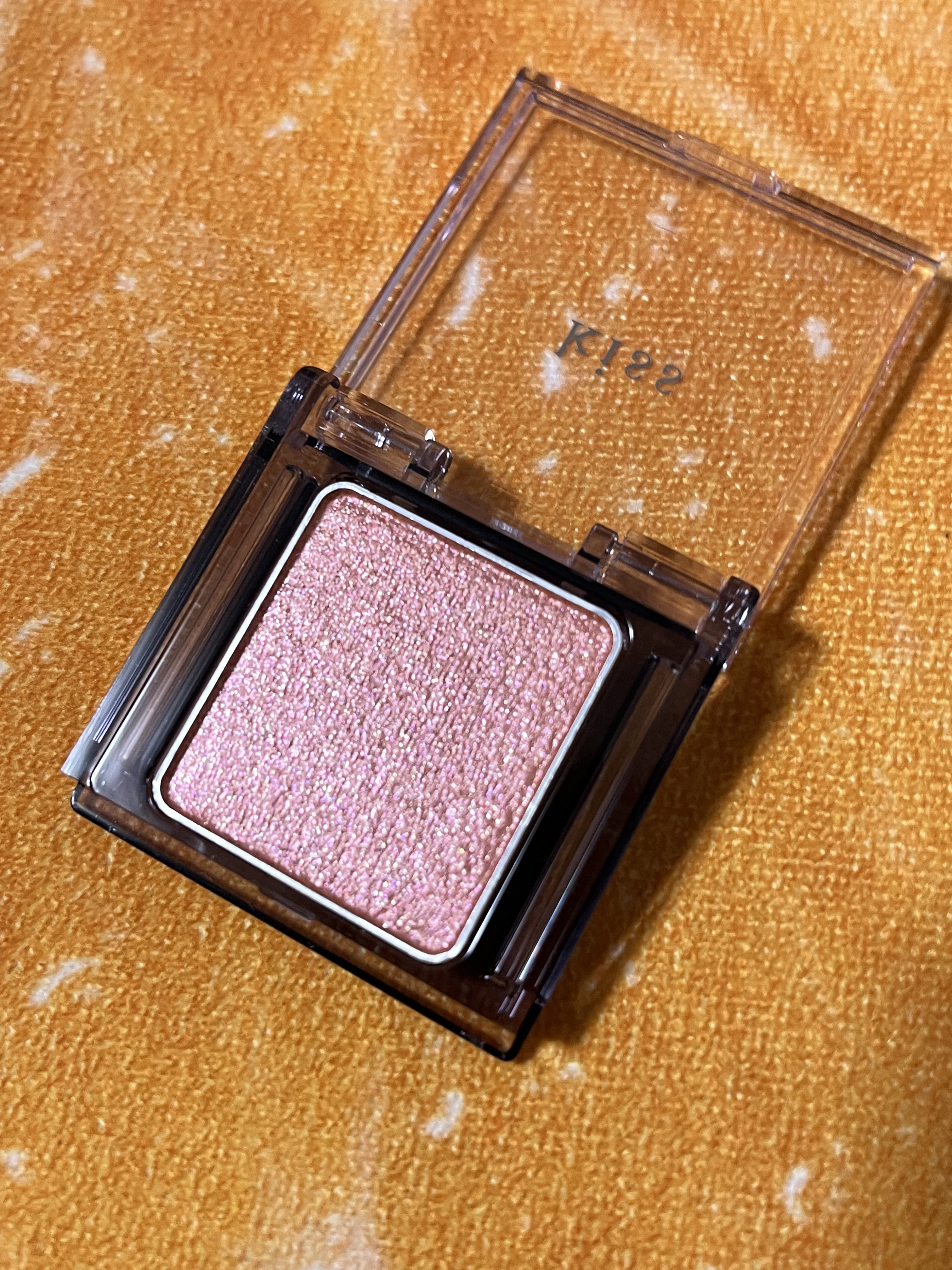  シアー グリッターアイズ 03 ダズリングガール(DAZZLING GIRL)/KiSS/単色アイシャドウを使ったクチコミ（3枚目）