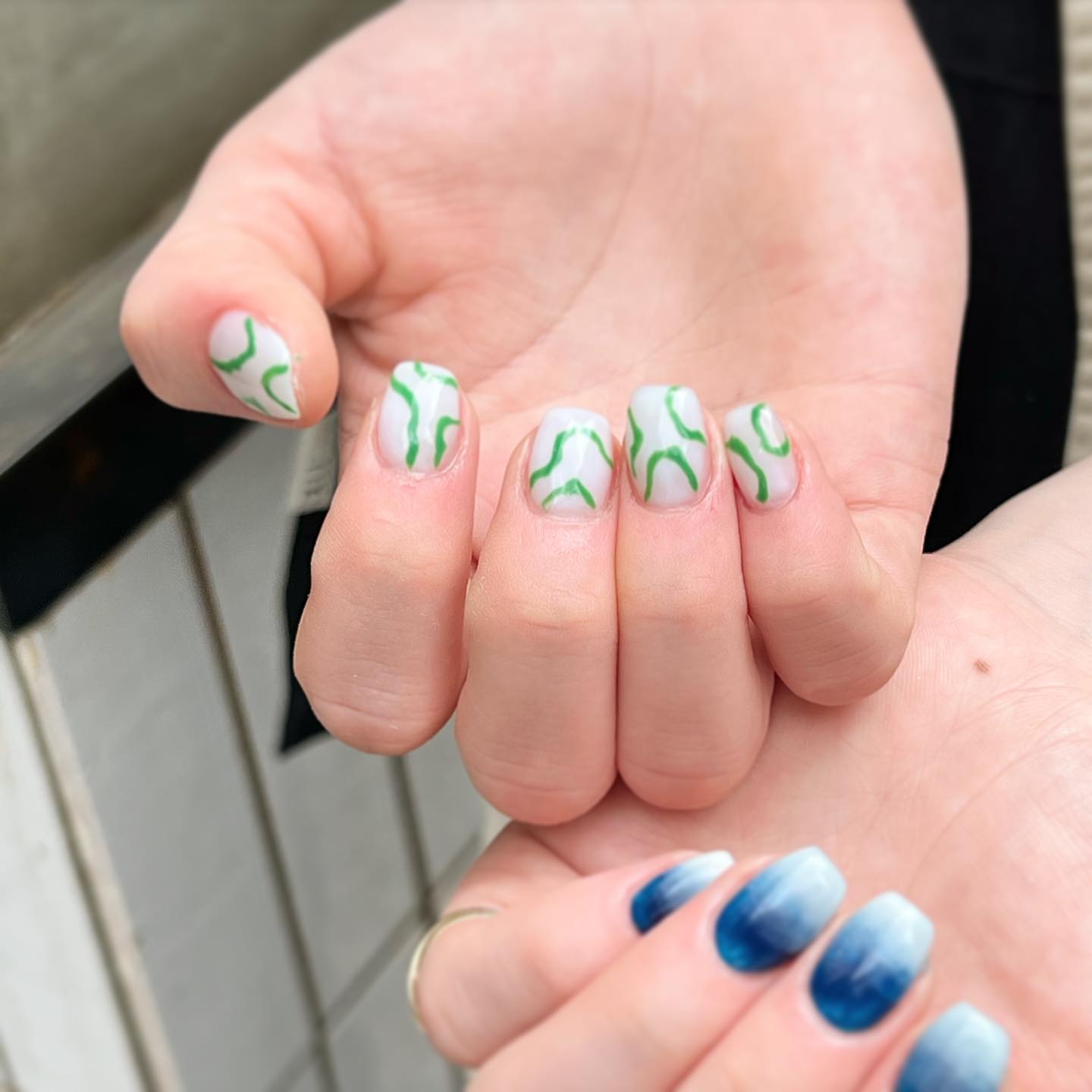 #アシンメトリーネイルのネイルデザイン