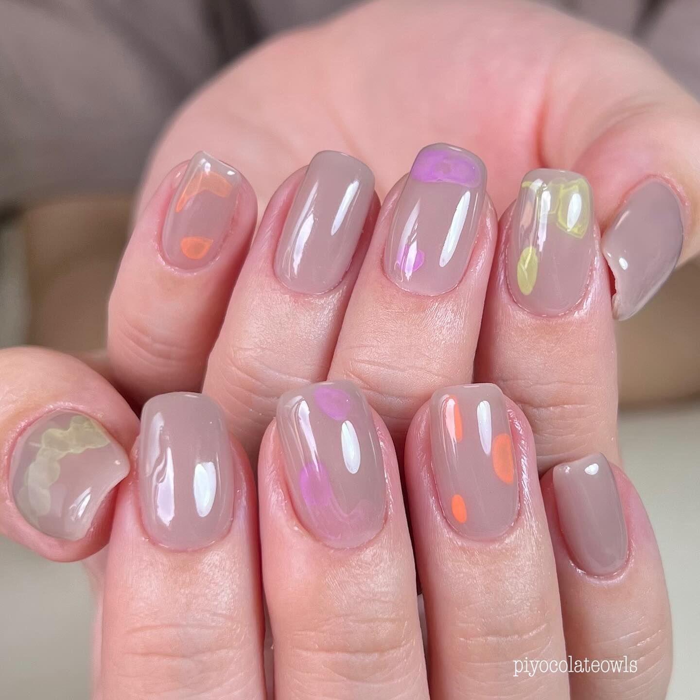 秋でもカラフル🍂
このネオンインクさえあれば
なんだかオシャレになったような勘違いが出来て最高。

なかなか無くならない大きさあるけど、
無くなったら買うと思う。
そのくらいこのネオンの色味が大好き。
絶妙なネオン感に絶妙なミルキー感。最