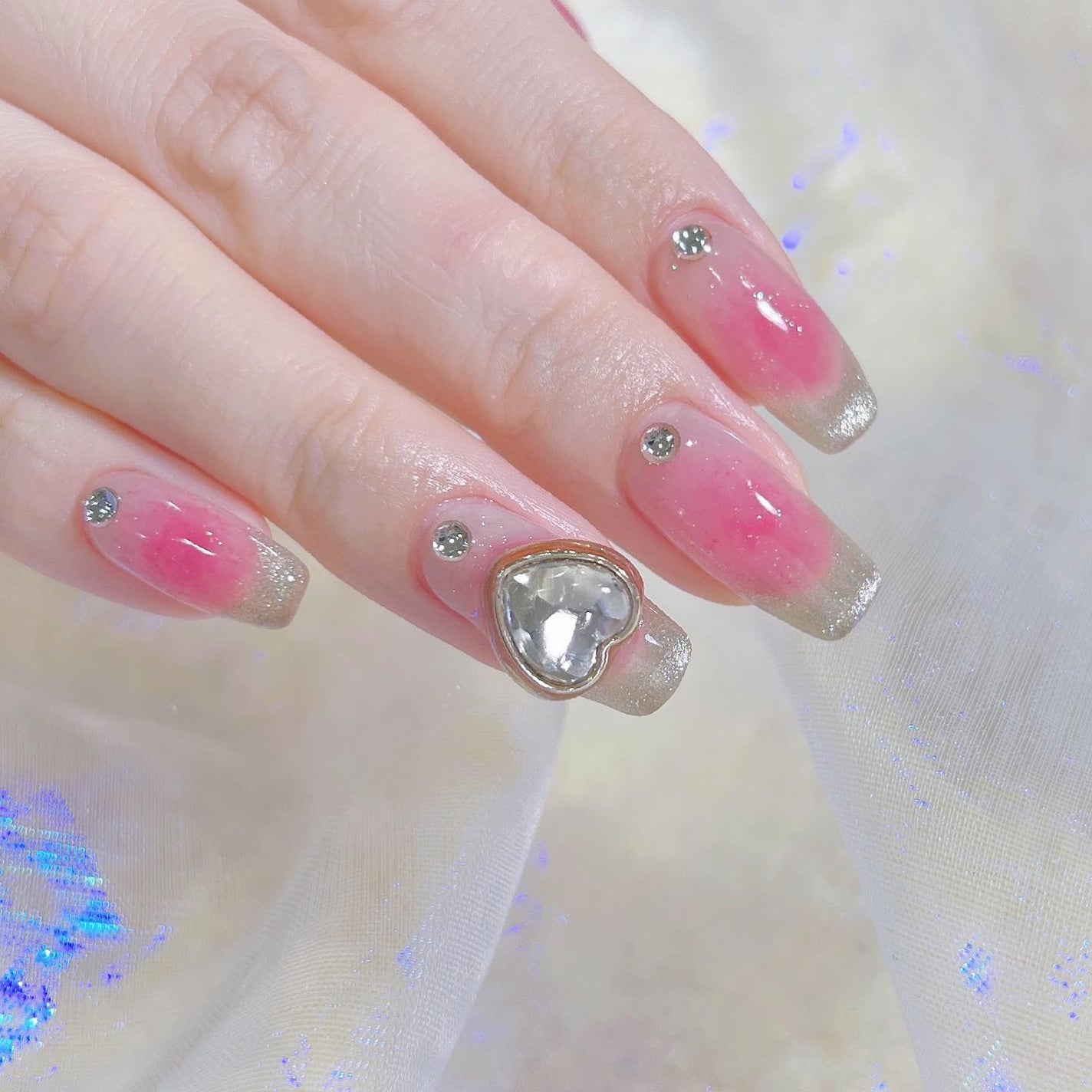 なかやまちえこ on LIPS 「チークネイル×マグネットフレンチ💅⠀⠀#youtubeライブの..」(3枚目)