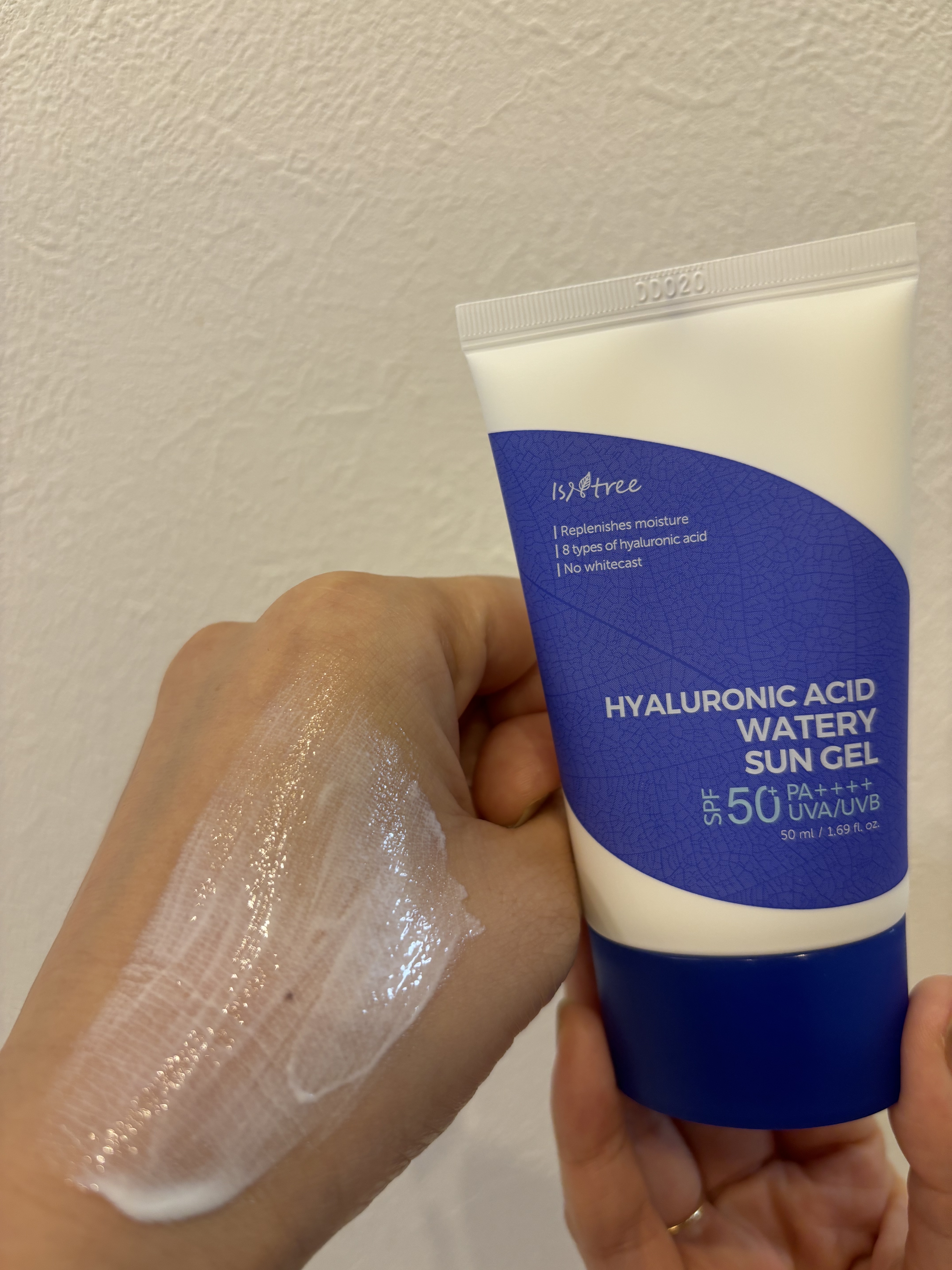 Isntree ヒアルロン酸ナチュラルUVクリームのクチコミ「⚪️isntree
ヒアルロン酸 
ナチュラルUVクリーム 

なめらかで伸びの良いテクスチャ.....」（3枚目）