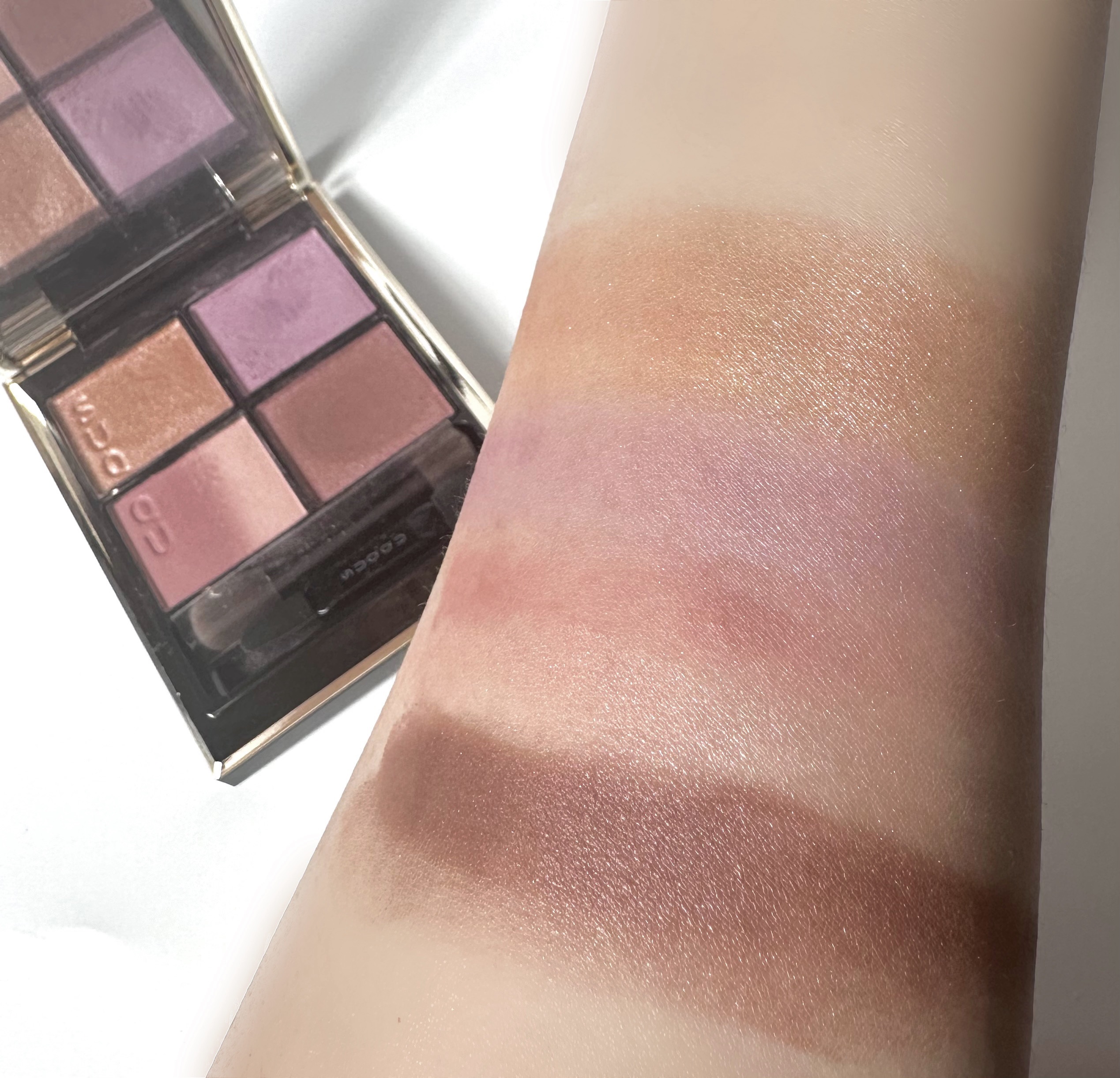 シグニチャー カラー アイズ 141 狭間空 -HAZAMAZORA（限定色）/SUQQU/アイシャドウパレットを使ったクチコミ（3枚目）